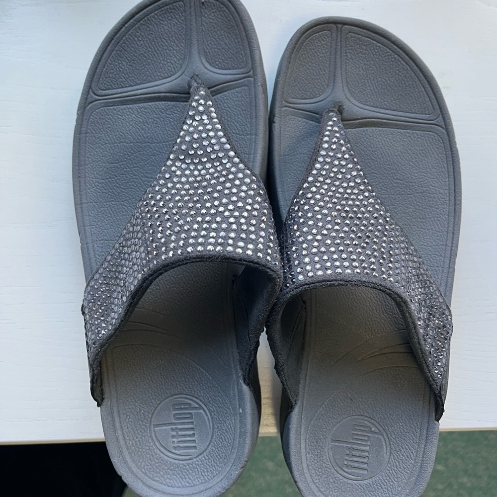 EUC fitflops crystal embellished thong size 8